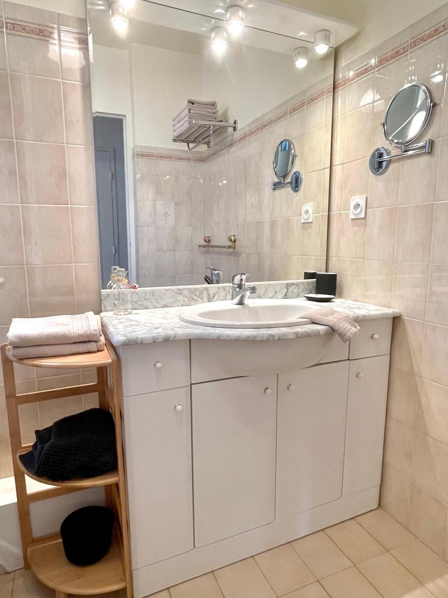 Appartement Plage Et Nature Saint-Raphaël Екстериор снимка